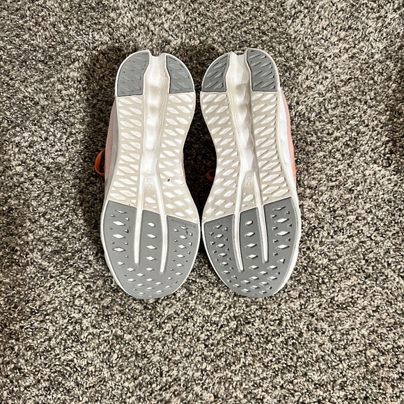 On Women’s Cloudsurfer Running Shoe - Picture 4 of 6